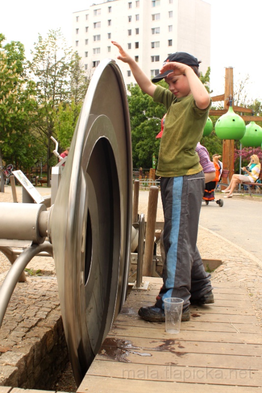 2013-05-08_13-44_00.jpg - Vodní hřiště Gutovka v Praze